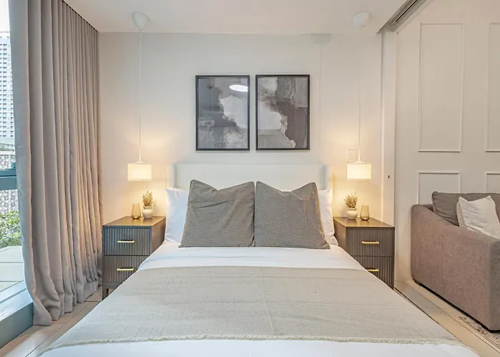 Uptown Bgc 1br Warm Modern Luxe View Apartment Manila