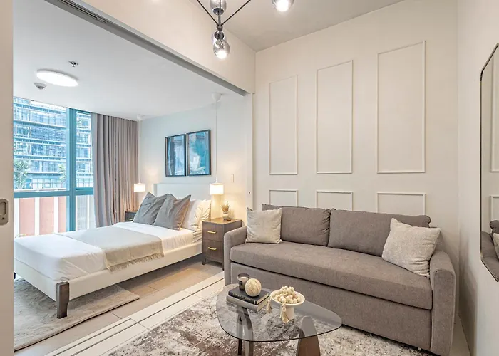 Uptown Bgc 1br Warm Modern Luxe View Apartment