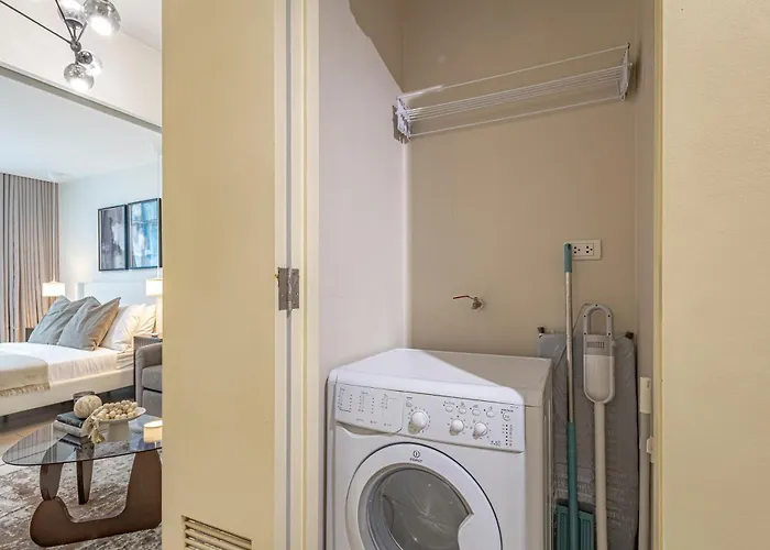 Uptown Bgc 1br Warm Modern Luxe View *